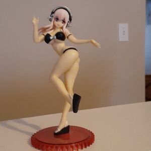 Super Sonico figure